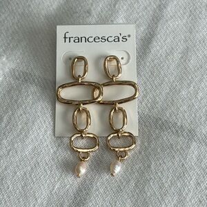 NWT Francesca’s Gold finish Dangle Earrings with Pearls